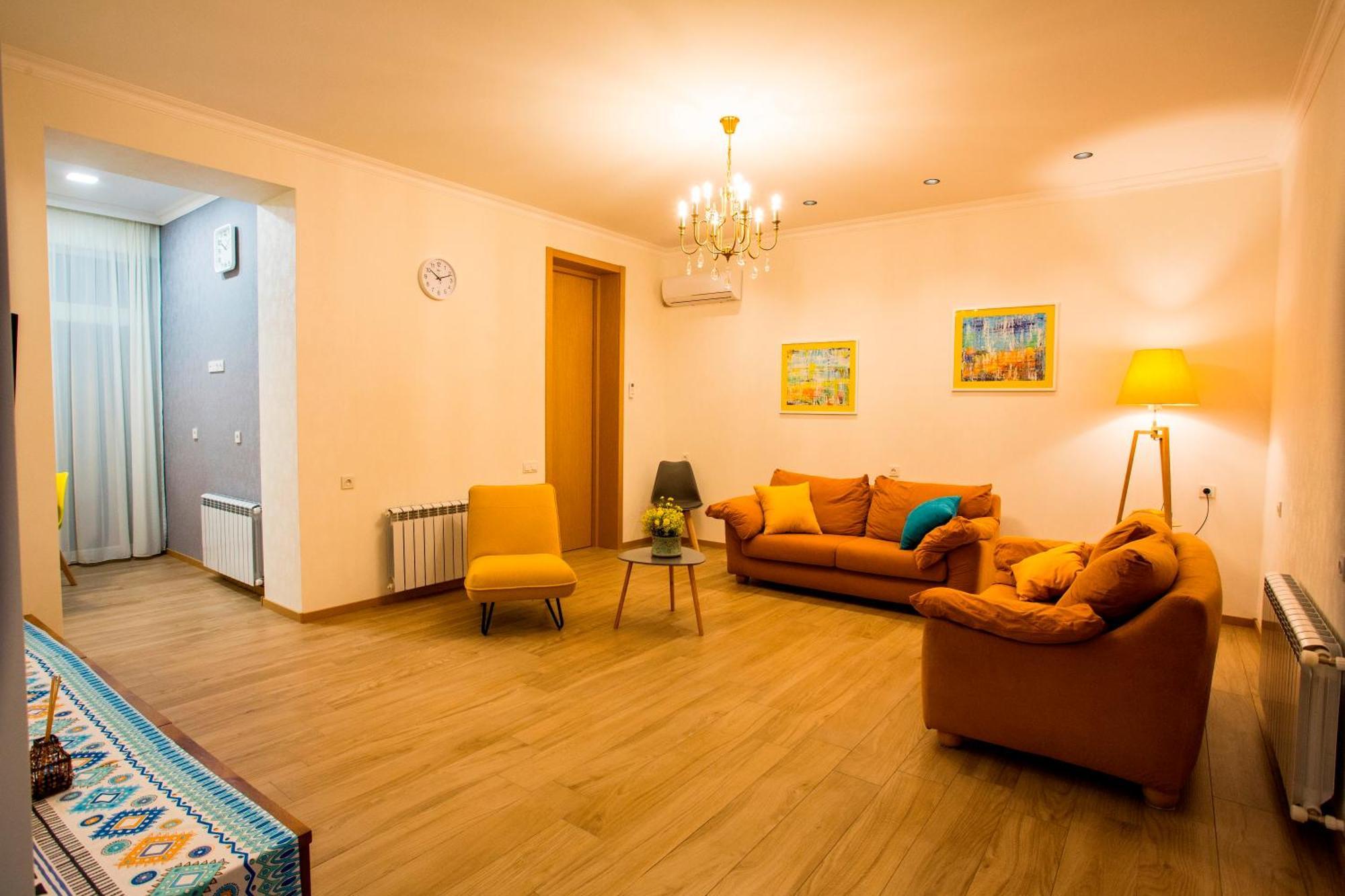 Yellow Apartment In Avlabari Tbilisi Luaran gambar