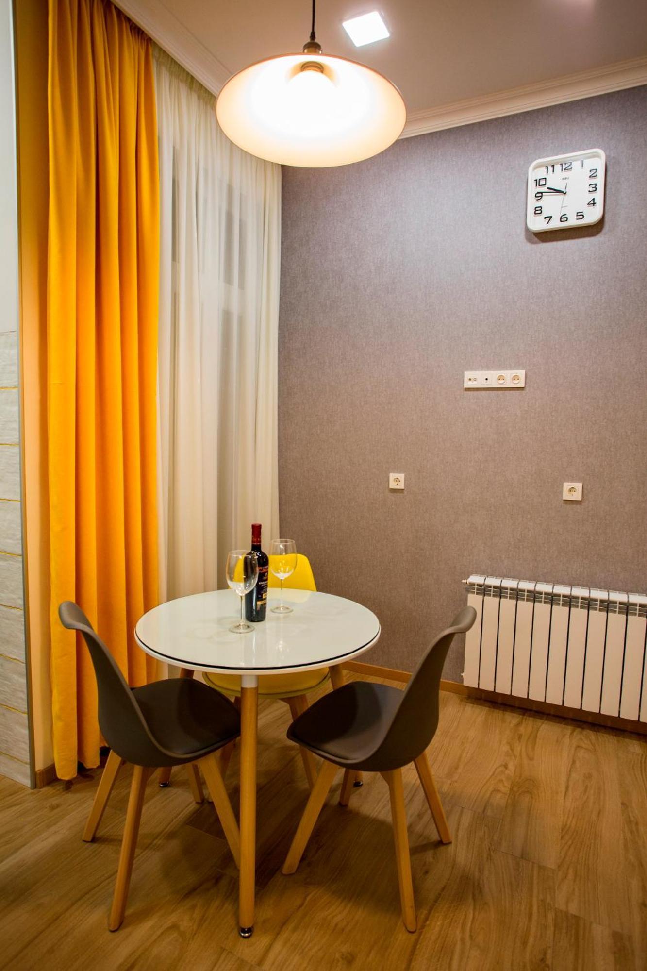 Yellow Apartment In Avlabari Tbilisi Luaran gambar