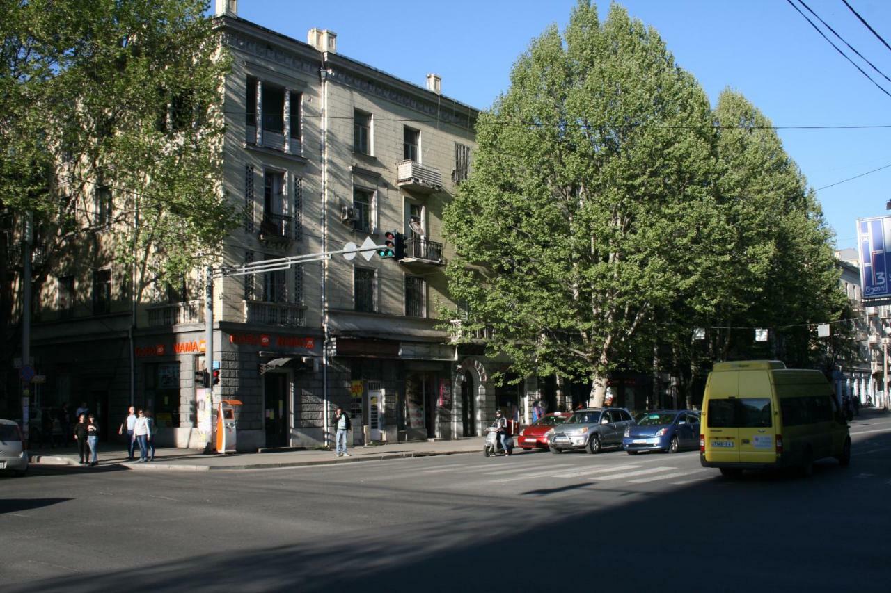 Yellow Apartment In Avlabari Tbilisi Luaran gambar