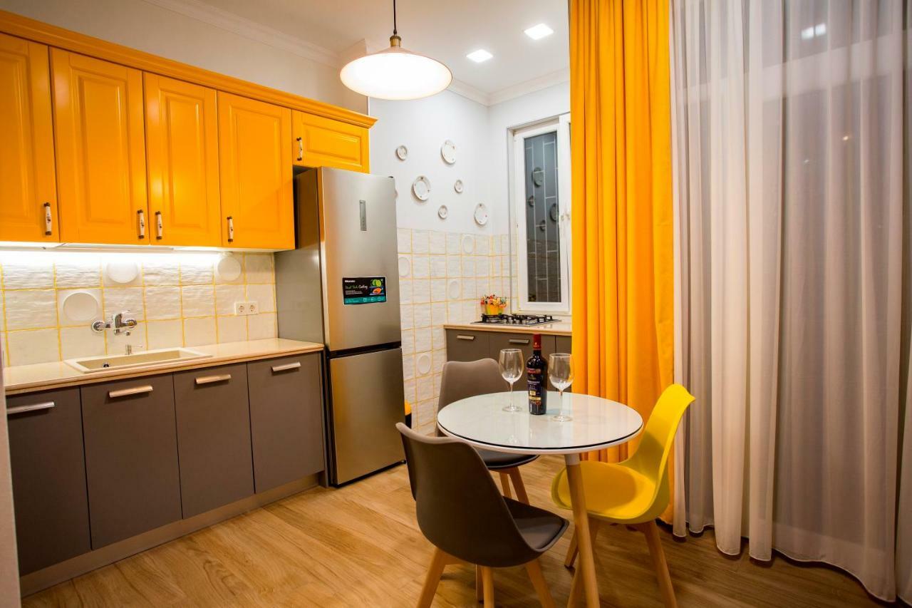 Yellow Apartment In Avlabari Tbilisi Luaran gambar